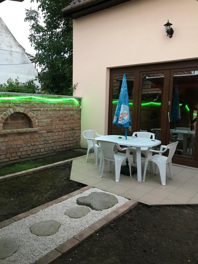 Buebaj Vendeghaz Hotel Eger Exterior photo